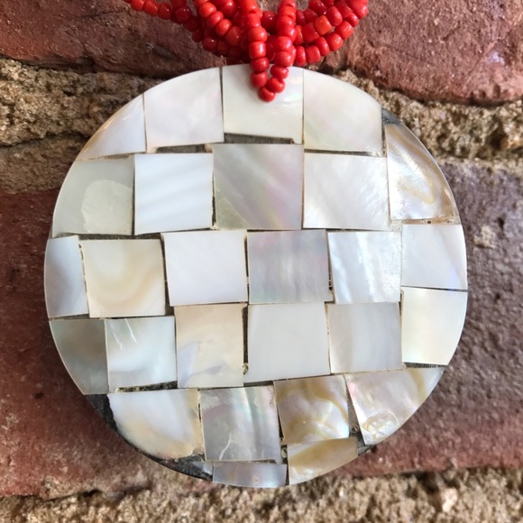 🛑 NOT FOR SALE: Seashell medallion beaded necklace - Picture 3 of 5